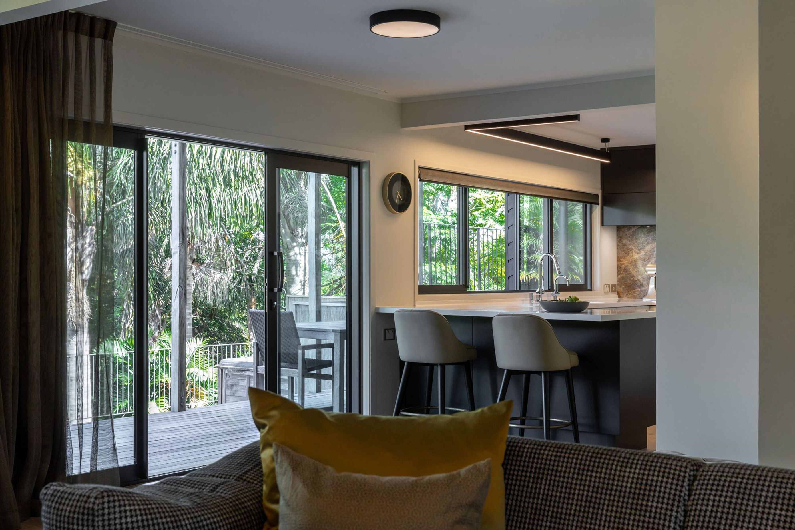 In unison with Donna White Interiors, we selected a coherent palette of golden highlights, deep nespresso and champagne hues, for a timeless curated result. The bush reserve provides a tranquil private outlook flowing seemlessly from the kitchen.