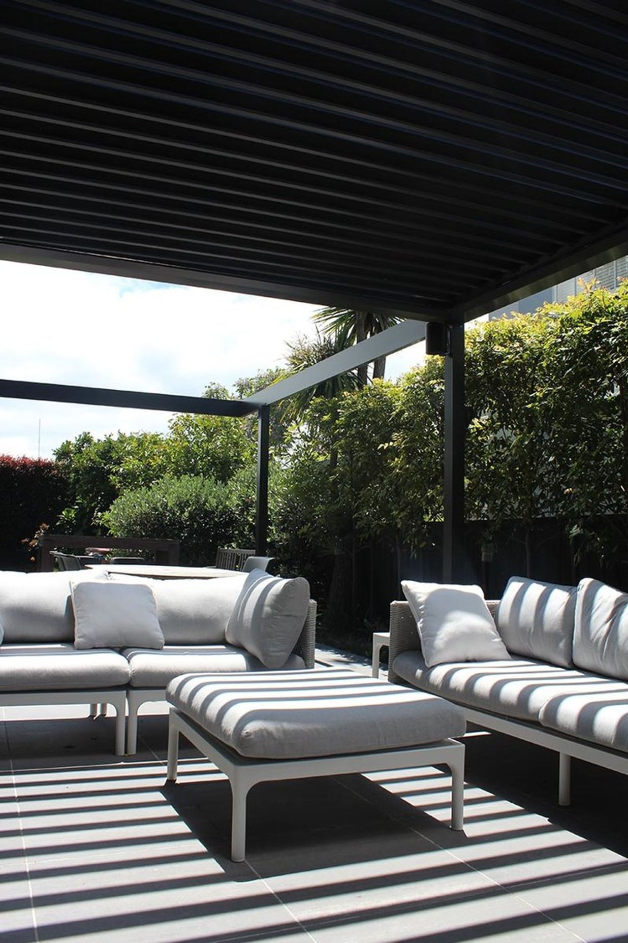 The north facing courtyard tucked in between lush hedging and the dining area create a private and intimate outdoor dining experience. Louvres over this space provide shade and shelter but slide away to one side should one wish for more sun.