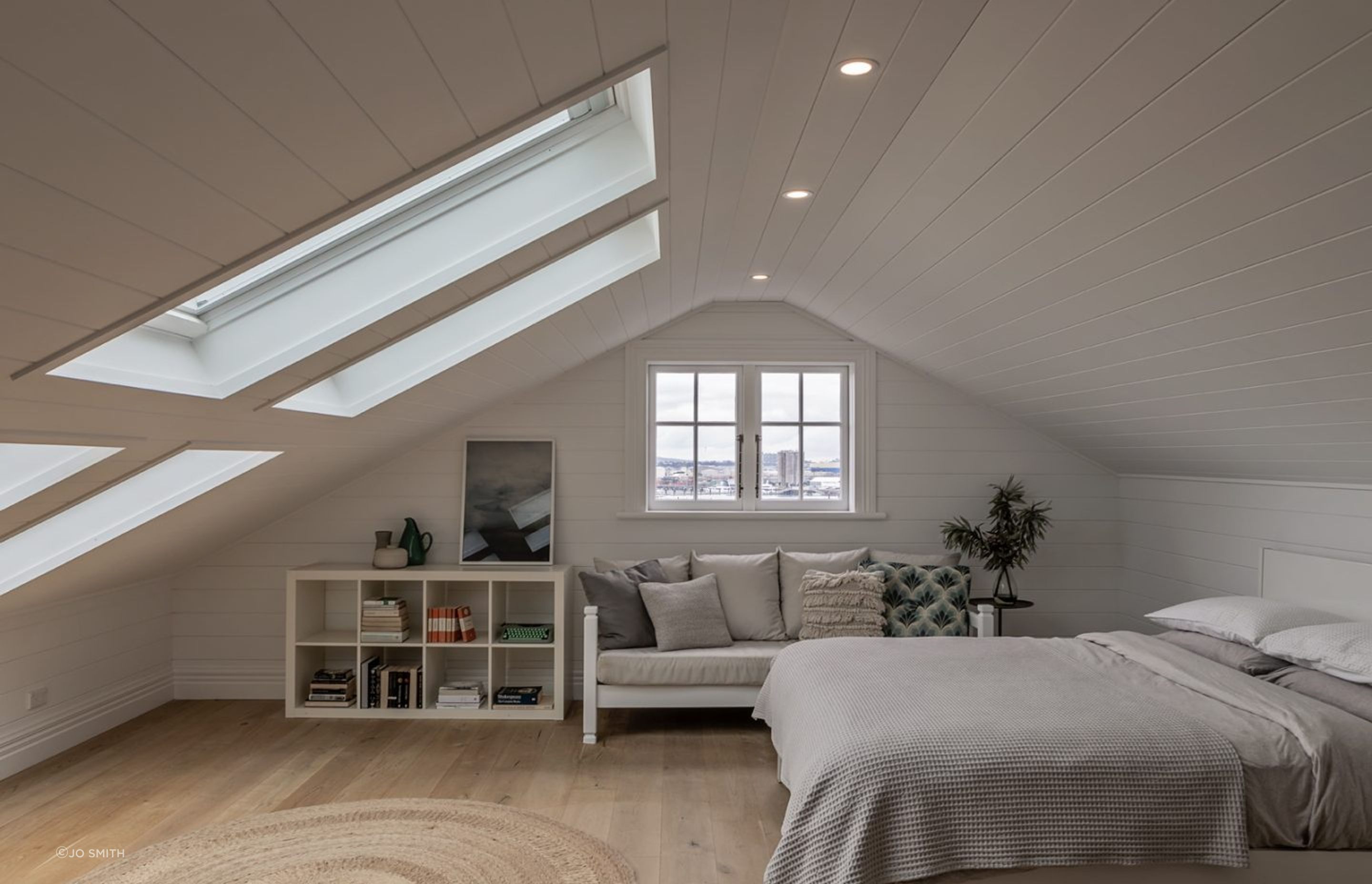 The attice is spacious and light due to large skylights and a neutral colour palette.