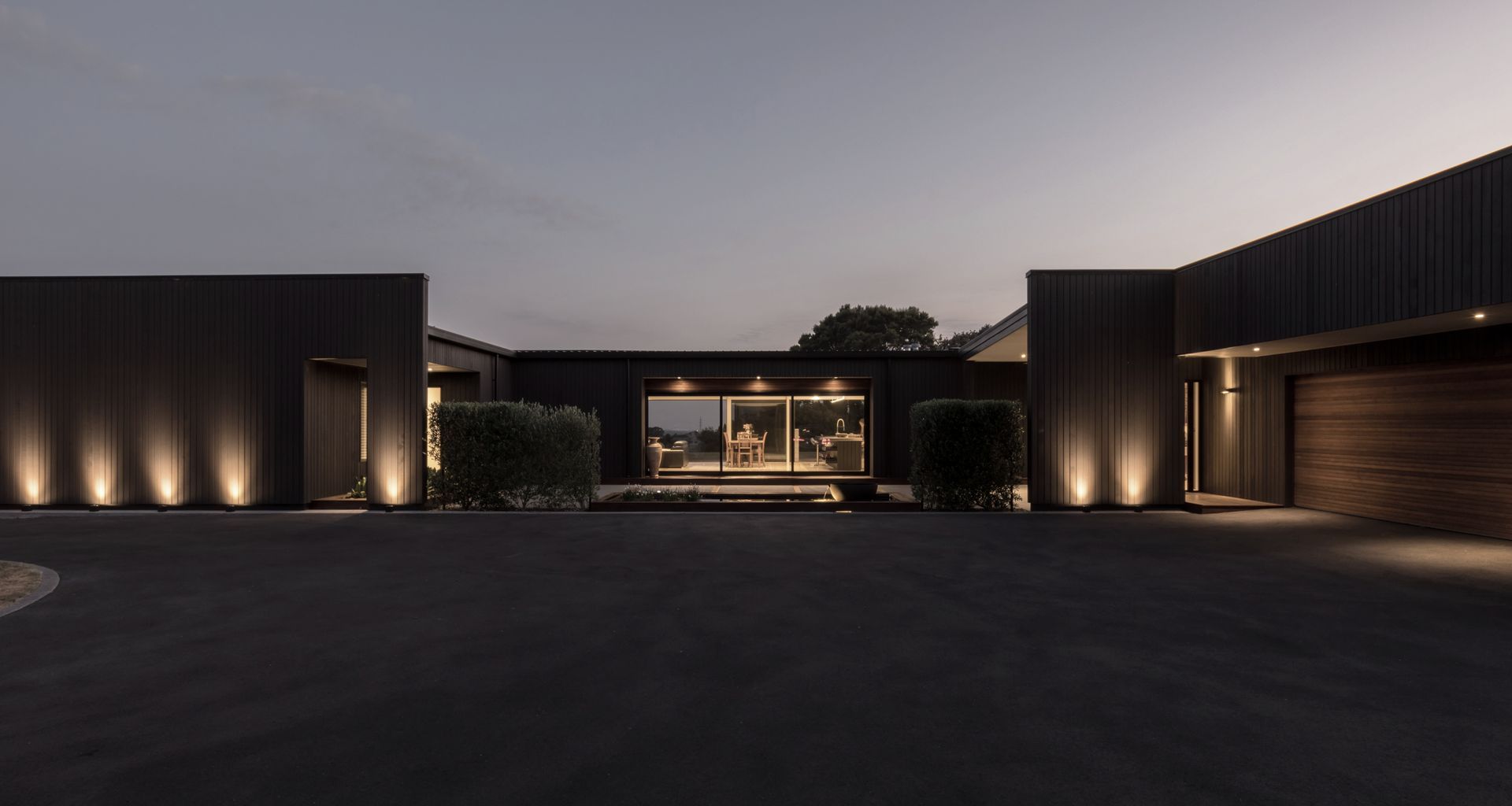 the arrival veiwshaft through the garden courtyard to the living pavilion and garden beyond...