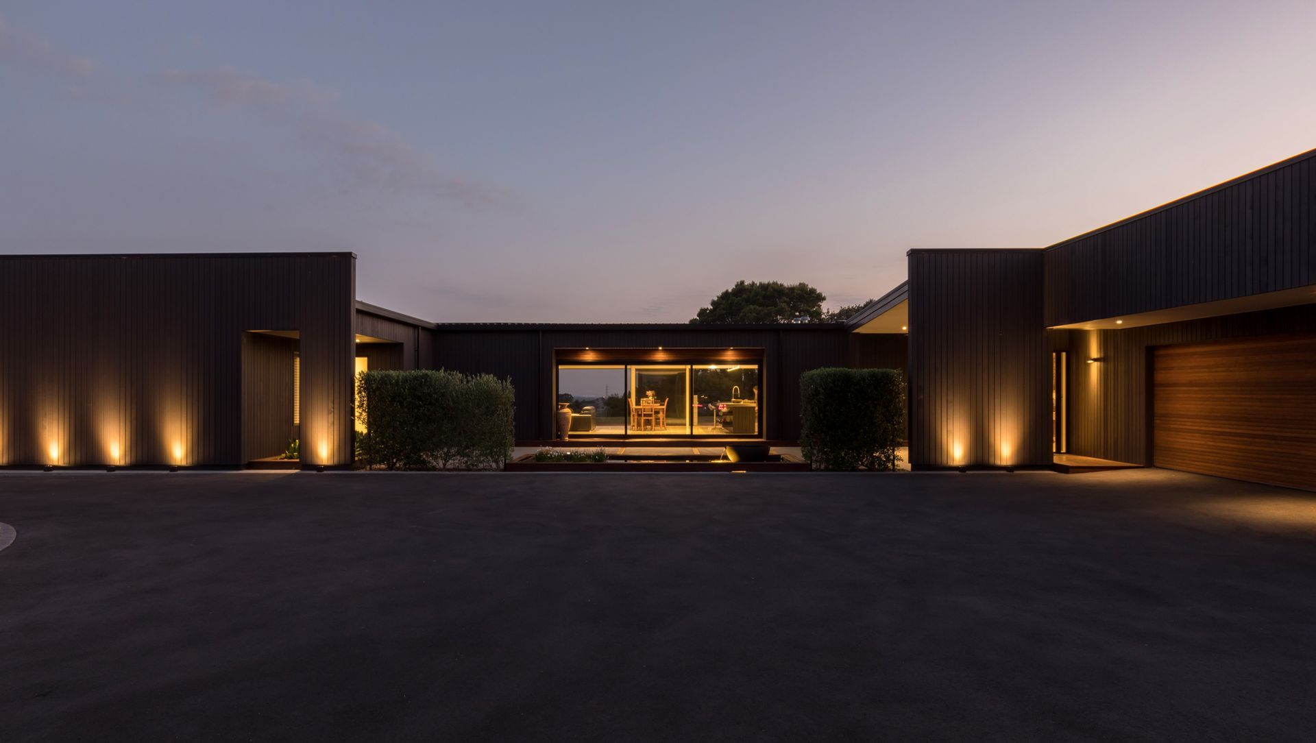 the arrival veiwshaft through the garden courtyard to the living pavilion and garden beyond...