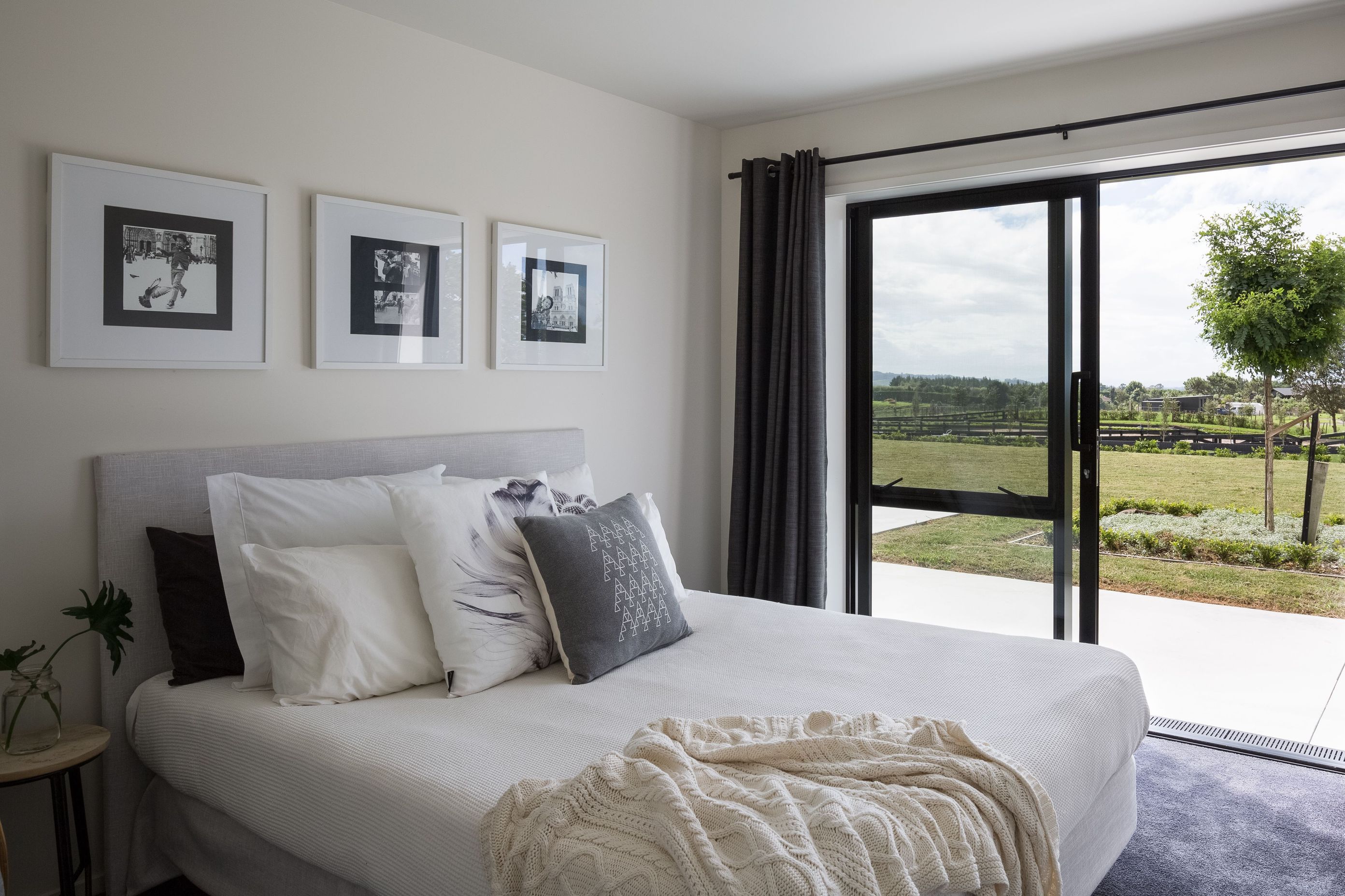 Guest bedroom.