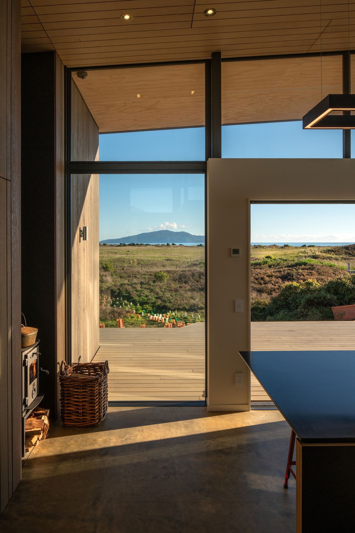 The west-facing deck enjoys plenty of sun while the concrete floor provides thermal mass ensuring the warmth gained during the day is slowly released at night.