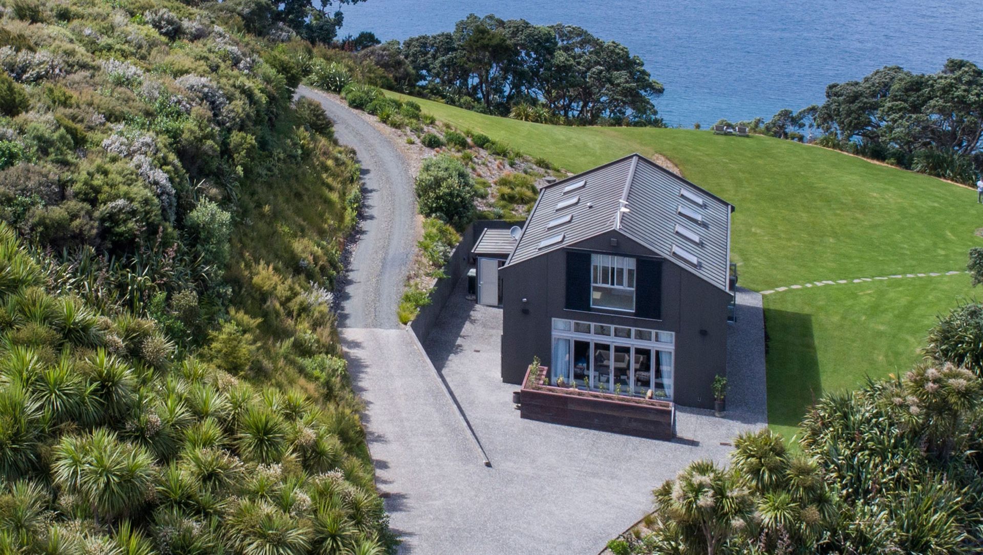 Te Whara, Kauri Mountain Renovation banner
