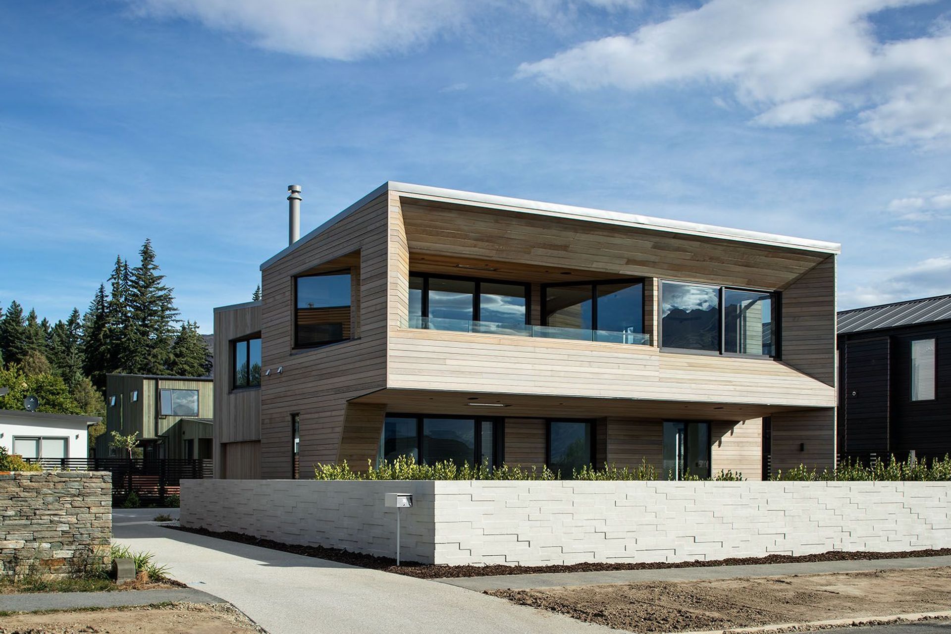 Te Whare Rakau is nestled between homes on either side and the rear, so the design has been deliberately conceived to create plenty of privacy as well as elevated views