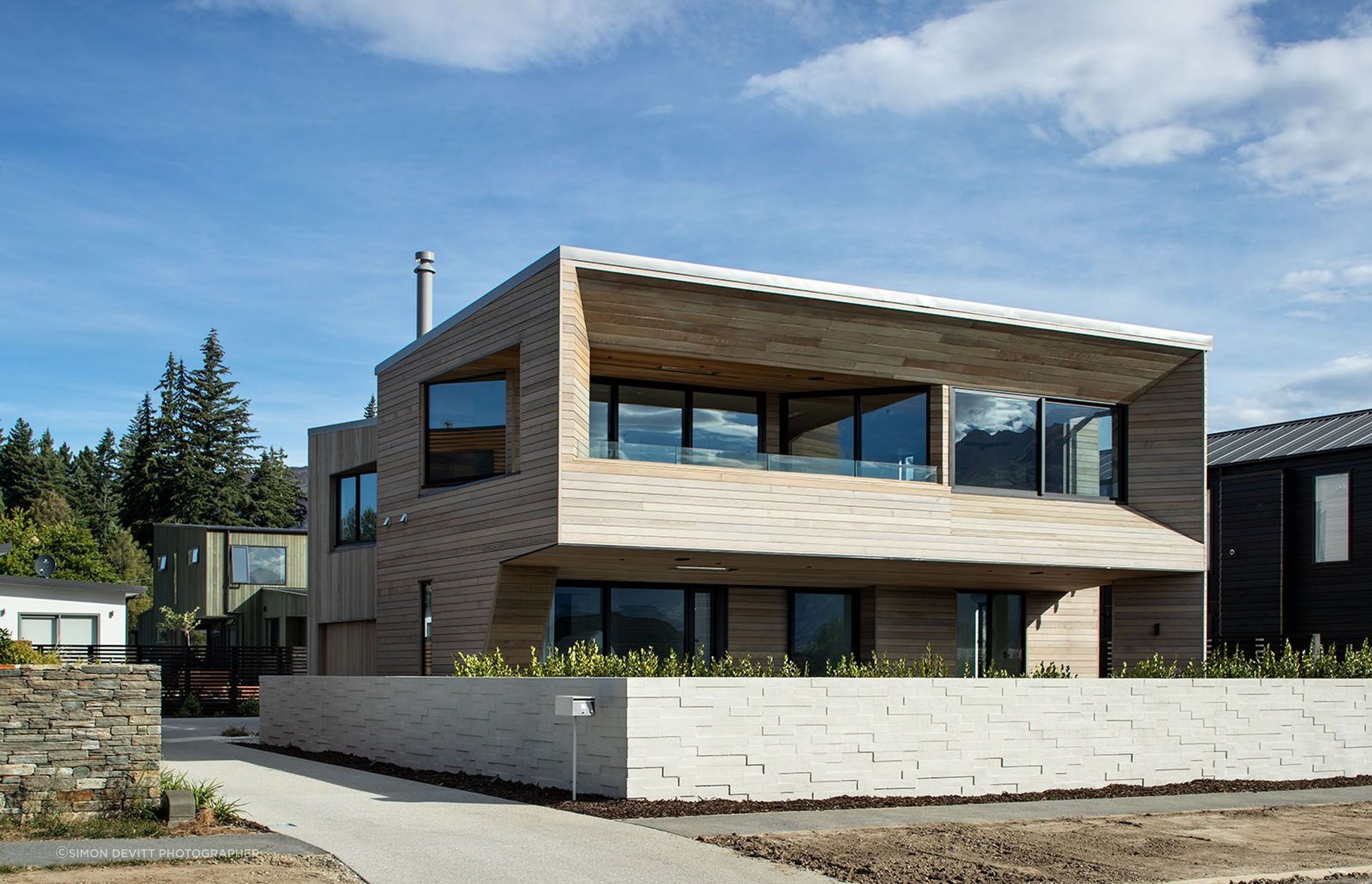 Te Whare Rakau is nestled between homes on either side and the rear, so the design has been deliberately conceived to create plenty of privacy as well as elevated views