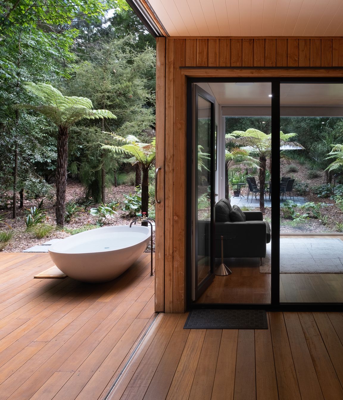 At every turn the connection to the verdant outdoor scene is brought to the fore.