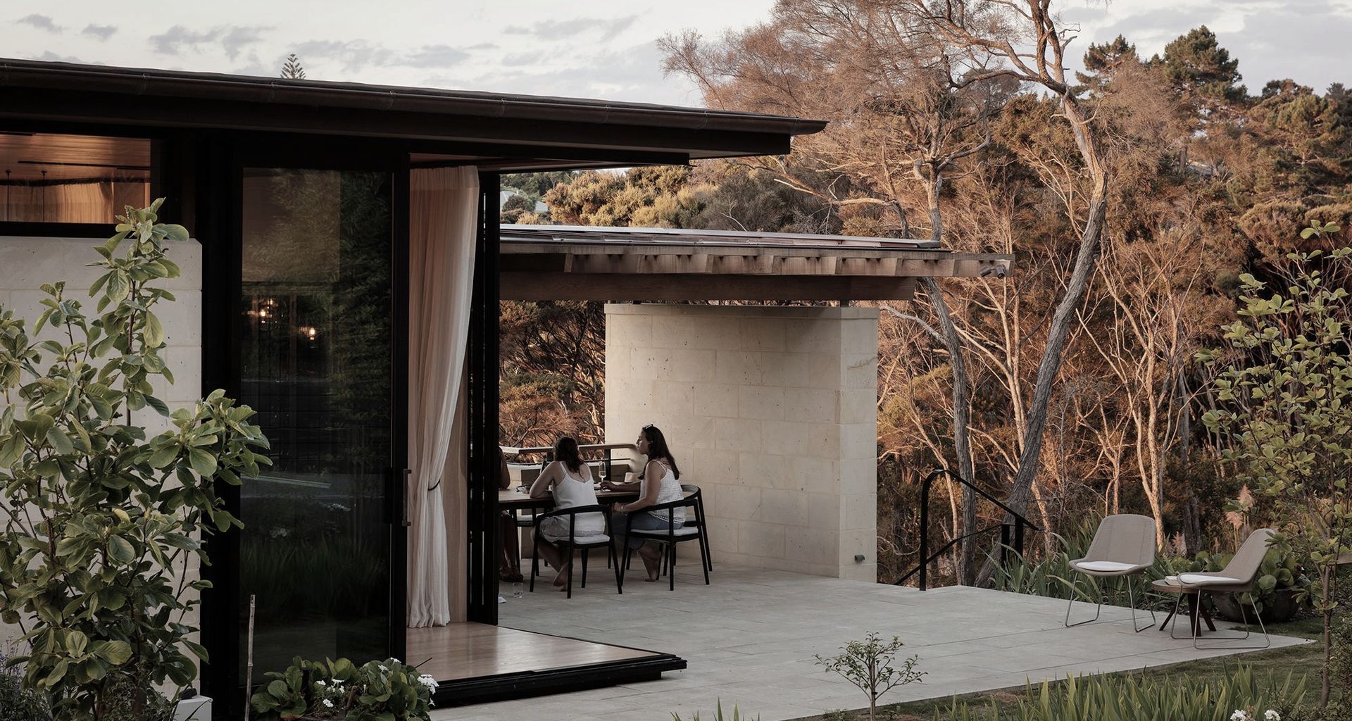The Knoll: a modernist dream banner