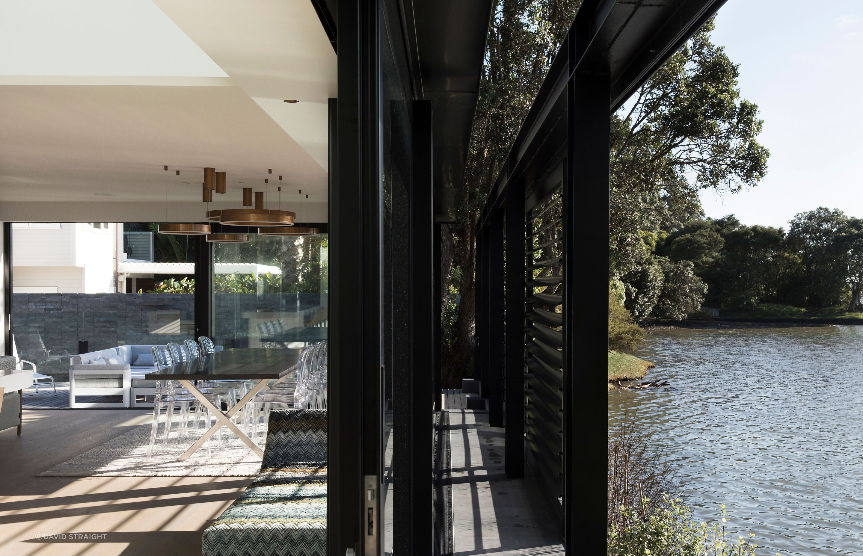 Floor-to-ceiling sliding doors and louvres offer options to open and close down the waterfront façade, adding protection and privacy.