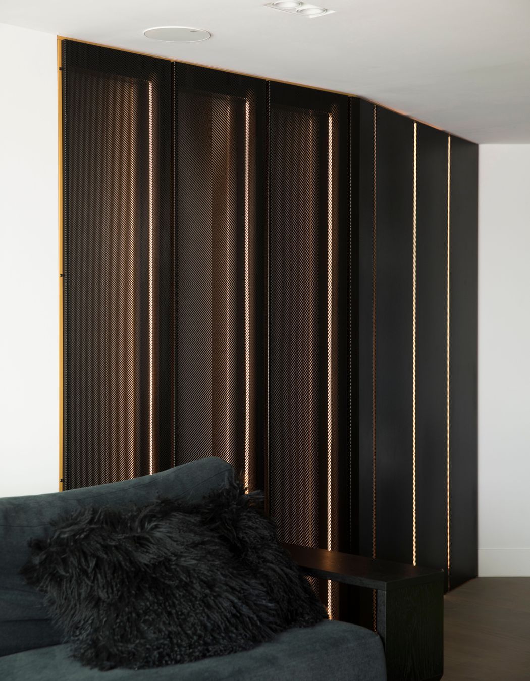 Internal screening matches the exterior features.