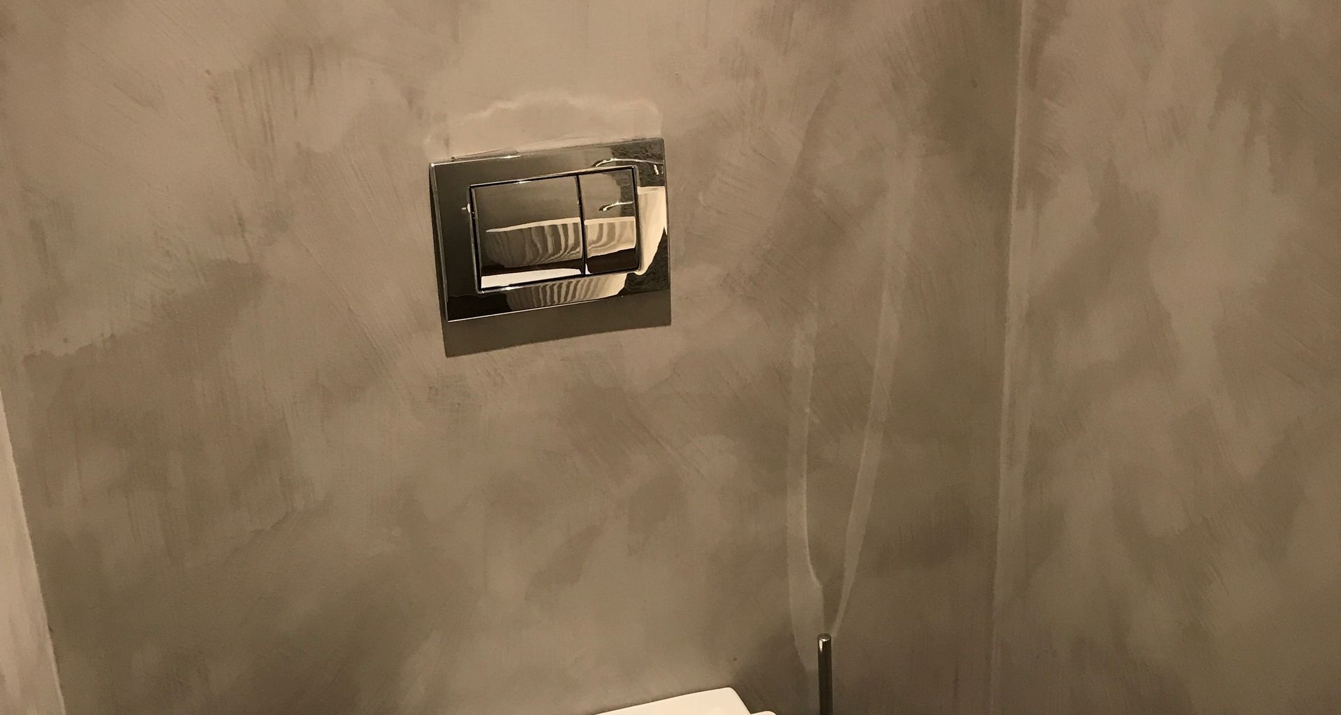 Toilet banner
