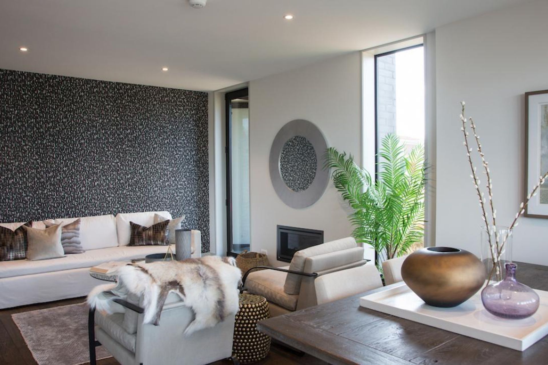 Towai I - Light Feature Engineered European Oak Flooring finished w/ Oil in 'Nero'