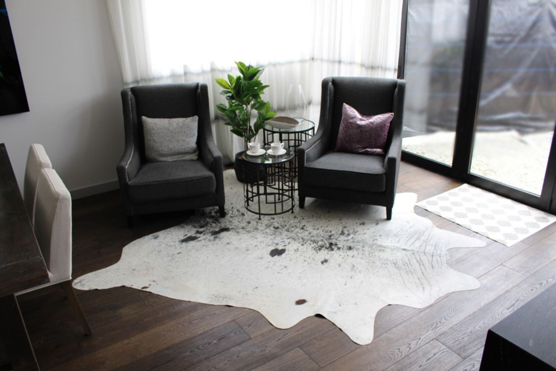 Towai I - Light Feature Engineered European Oak Flooring finished w/ Oil in 'Nero'