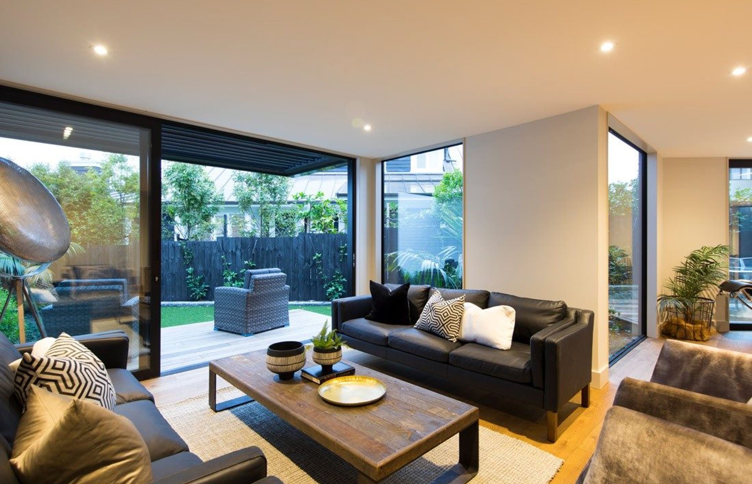 Towai II - Light Feature Engineered European Oak finished w/ Oil in 'Castle Brown'