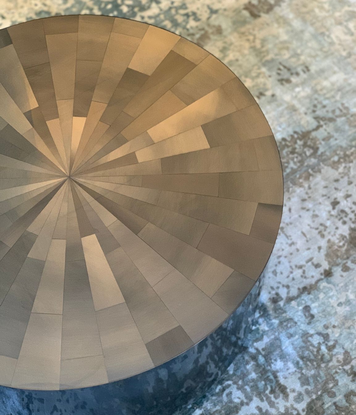 Resin drum coffee table - detailing