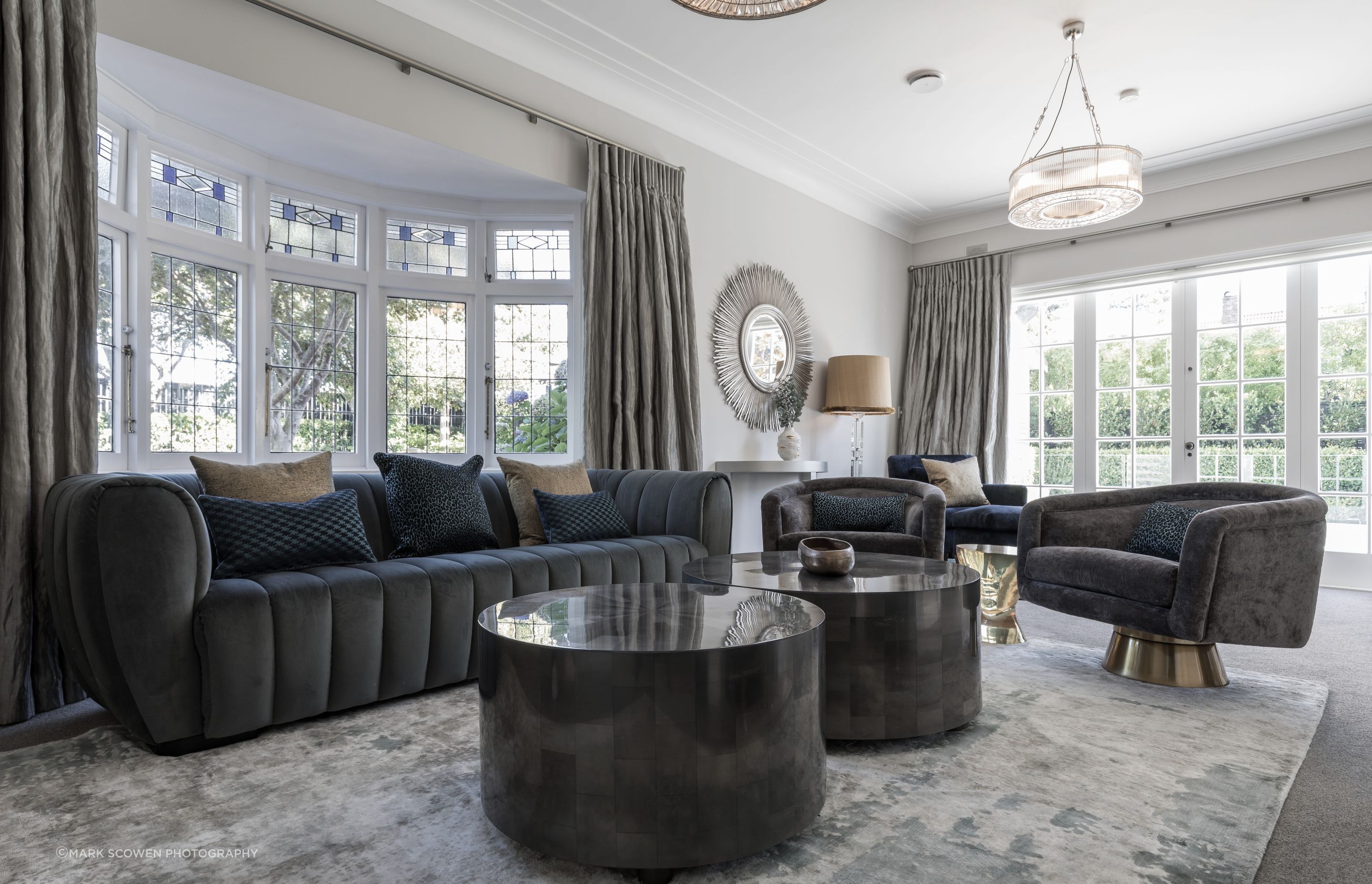 Curves and circles to accesnt the bay window