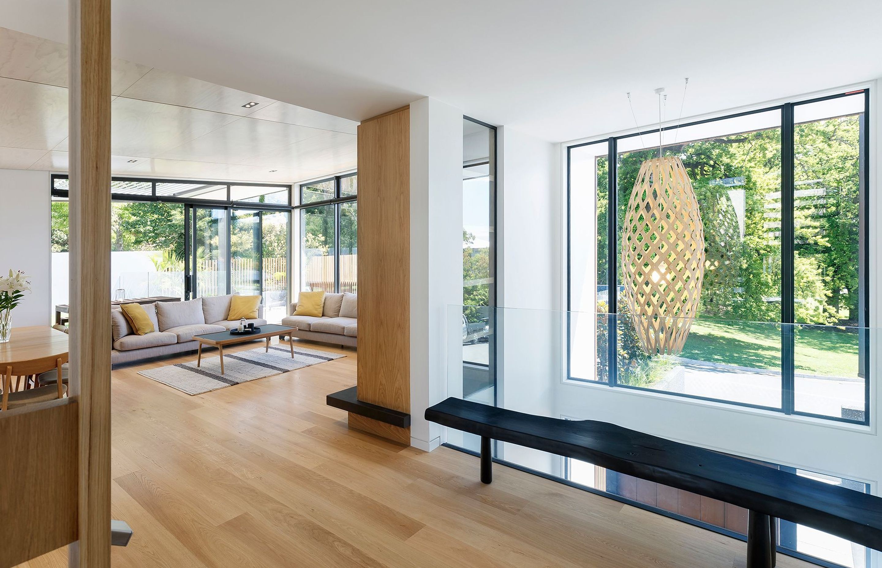 The bridge over the staircase opens up the landscape view with a glass balustrade and a large picture window.