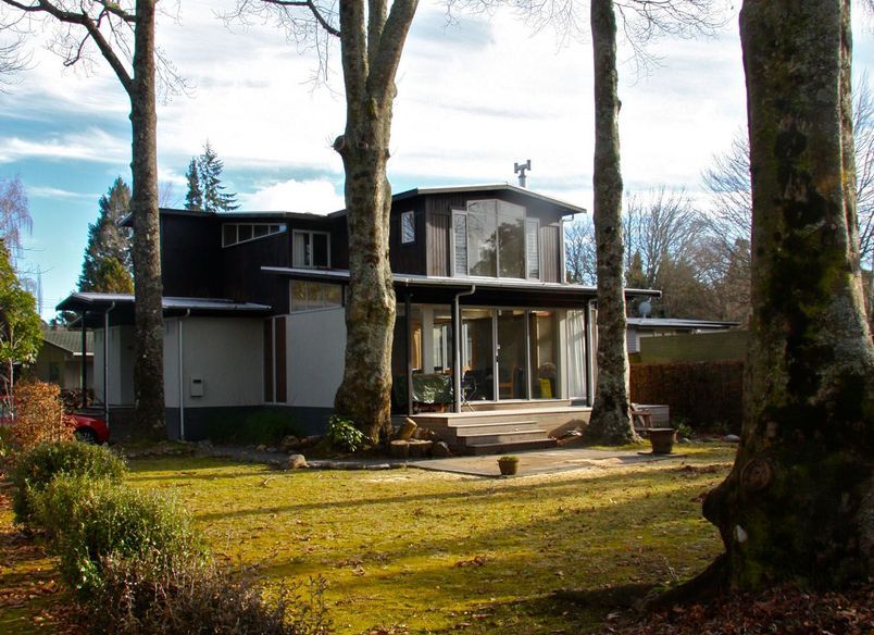 Turangi River House