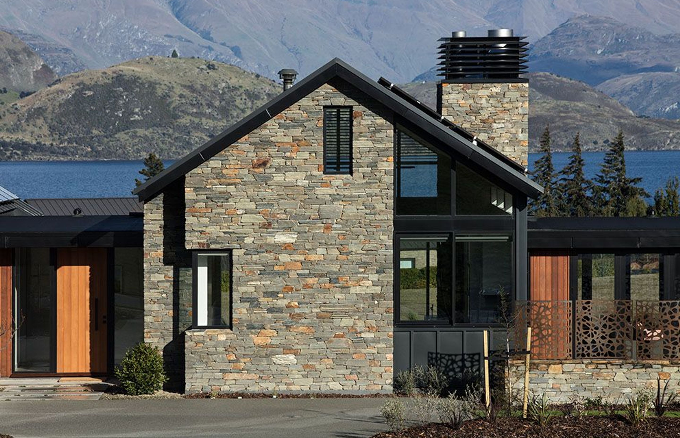 The material palette helps to merge the home with its landscape, with schist playing a big part both in the external cladding and in the interiors, where it is used for accent walls.
