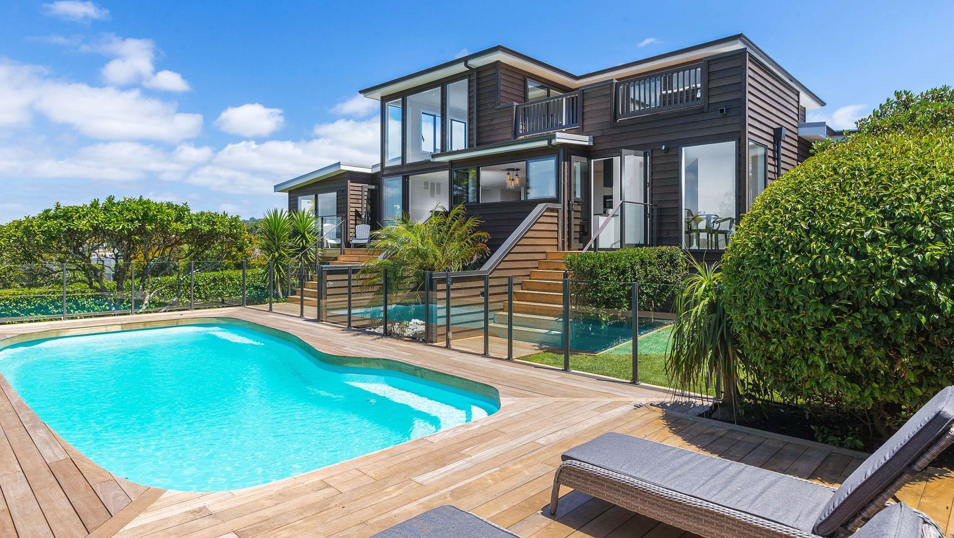 Vaughan Crescent, Murrays Bay banner