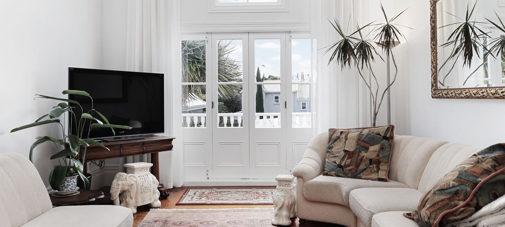 Check out those incredible high ceilings! Final touches done in the living area. 