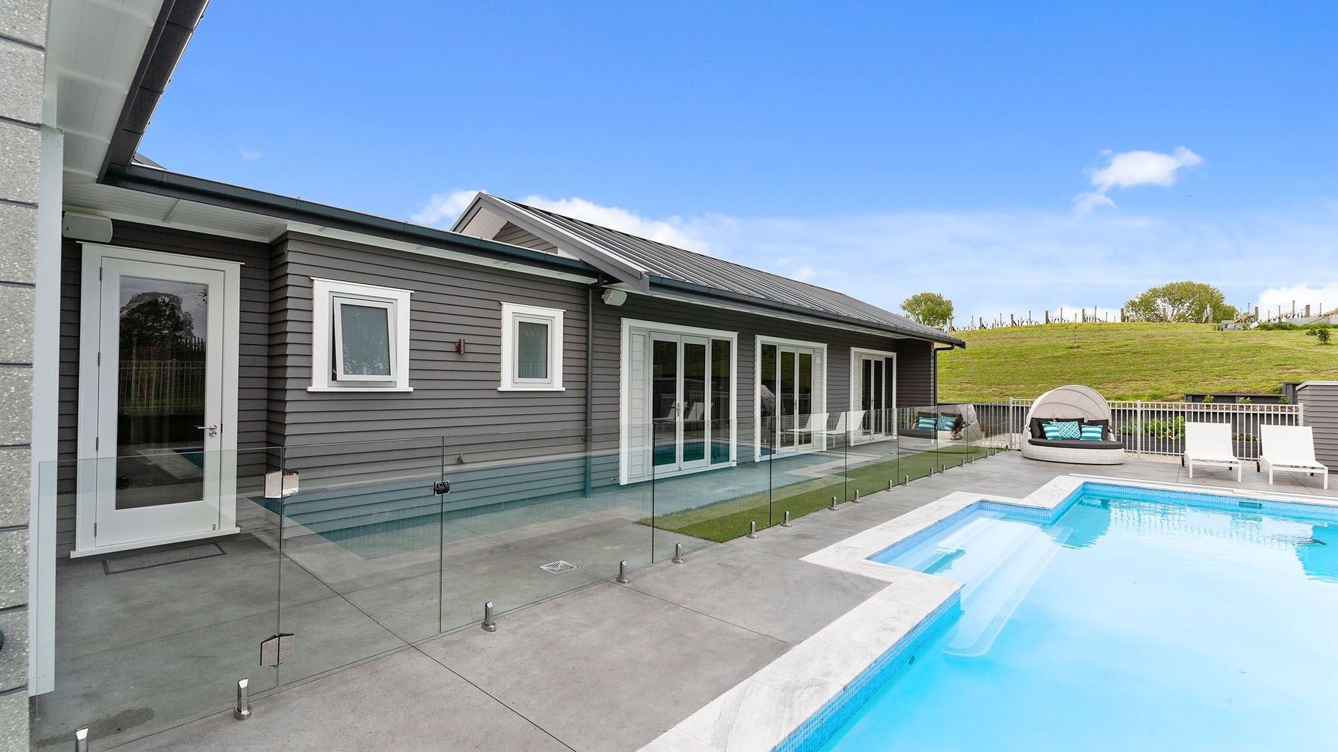Vineyard Home banner