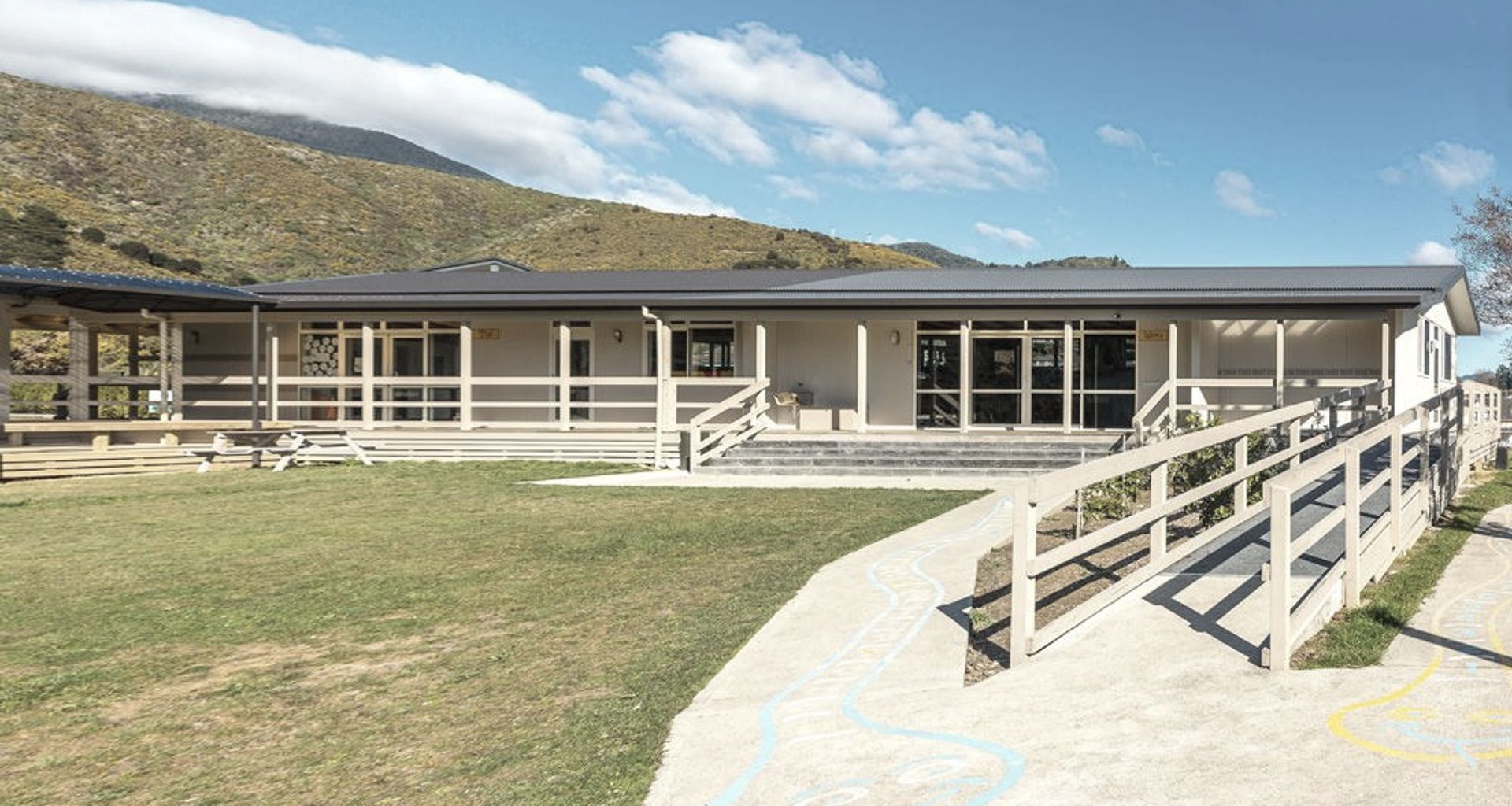 Waikawa Bay School banner