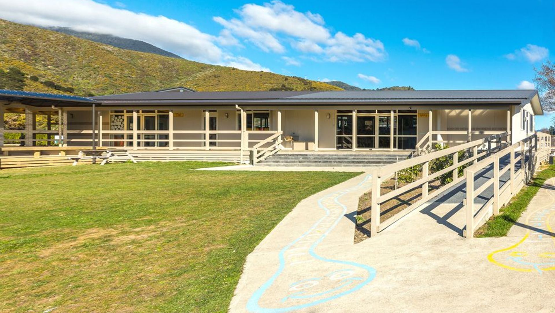 Waikawa Bay School banner