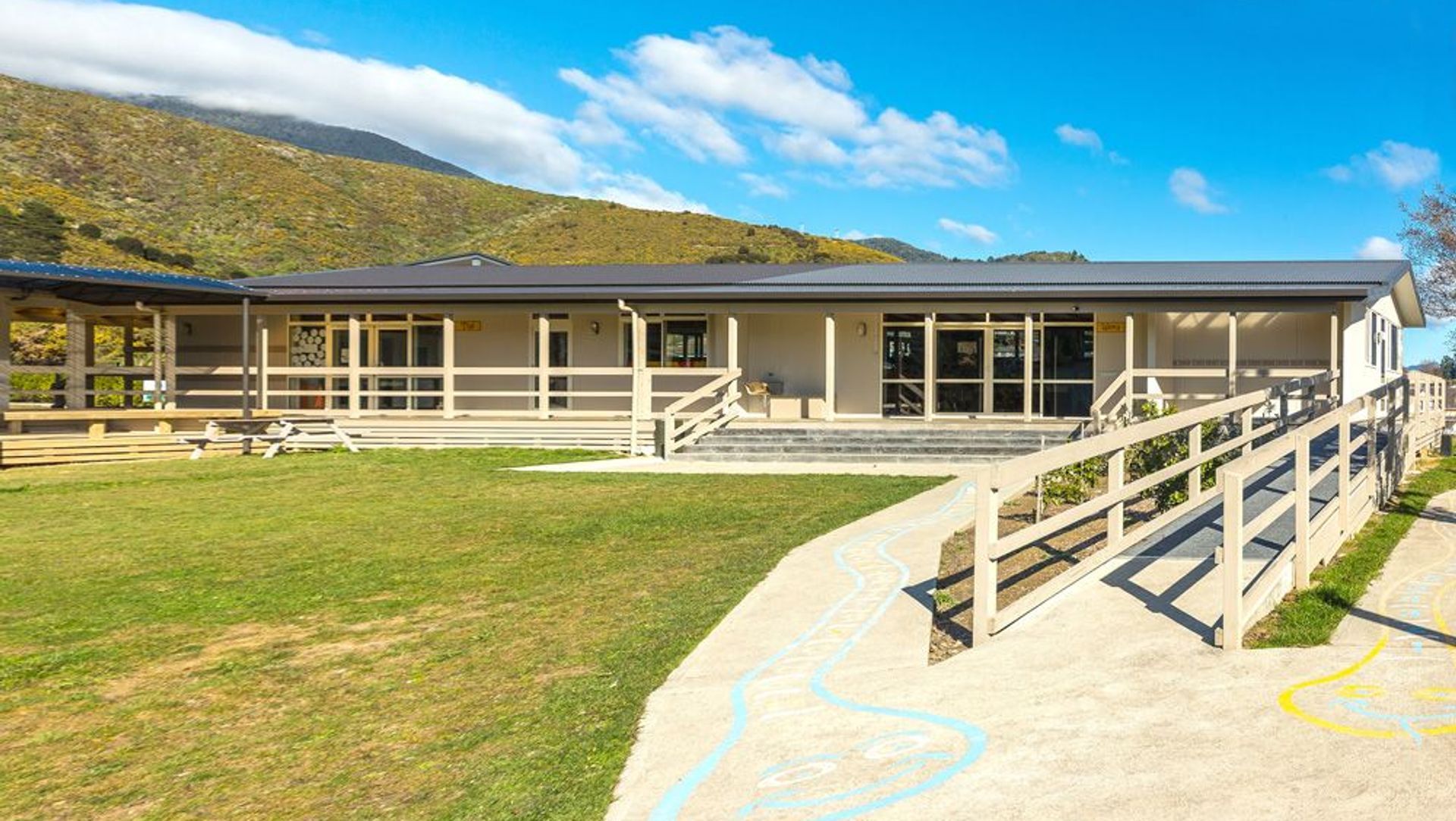 Waikawa Bay School banner
