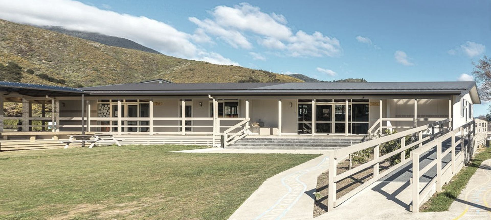 Waikawa Bay School banner
