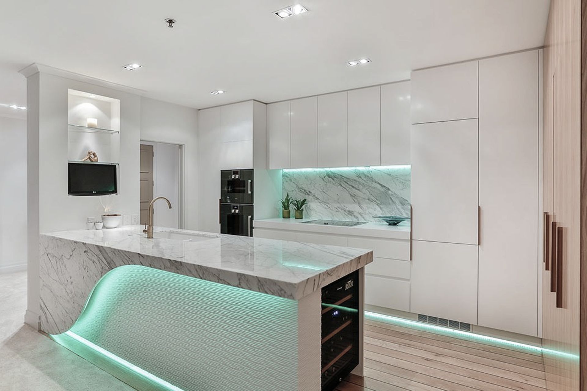 Solid American White Oak with Roasted Oak - Shiplap Flooring - Waterfront Apartment, Princes Wharf