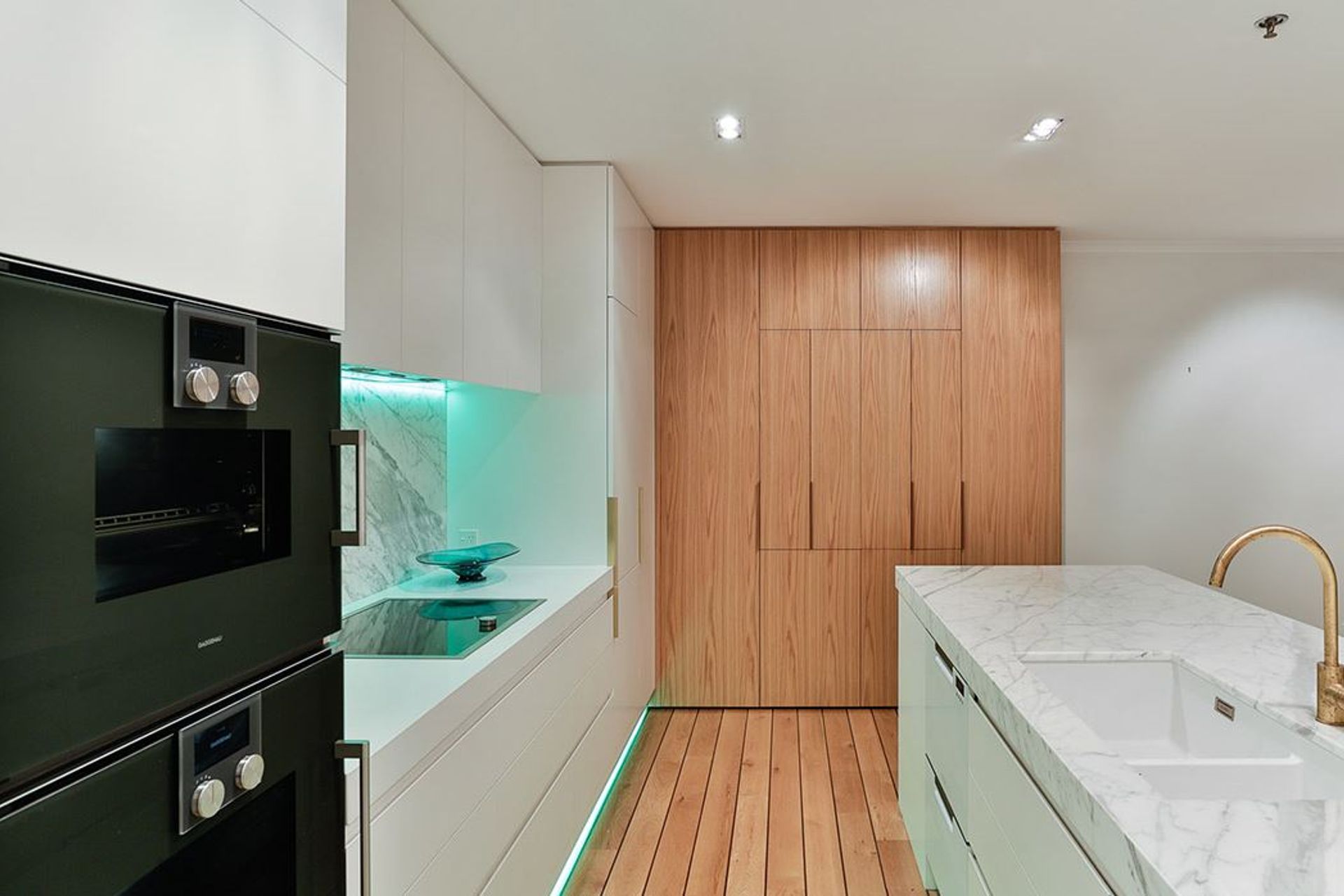 Solid American White Oak with Roasted Oak - Shiplap Flooring - Waterfront Apartment, Princes Wharf
