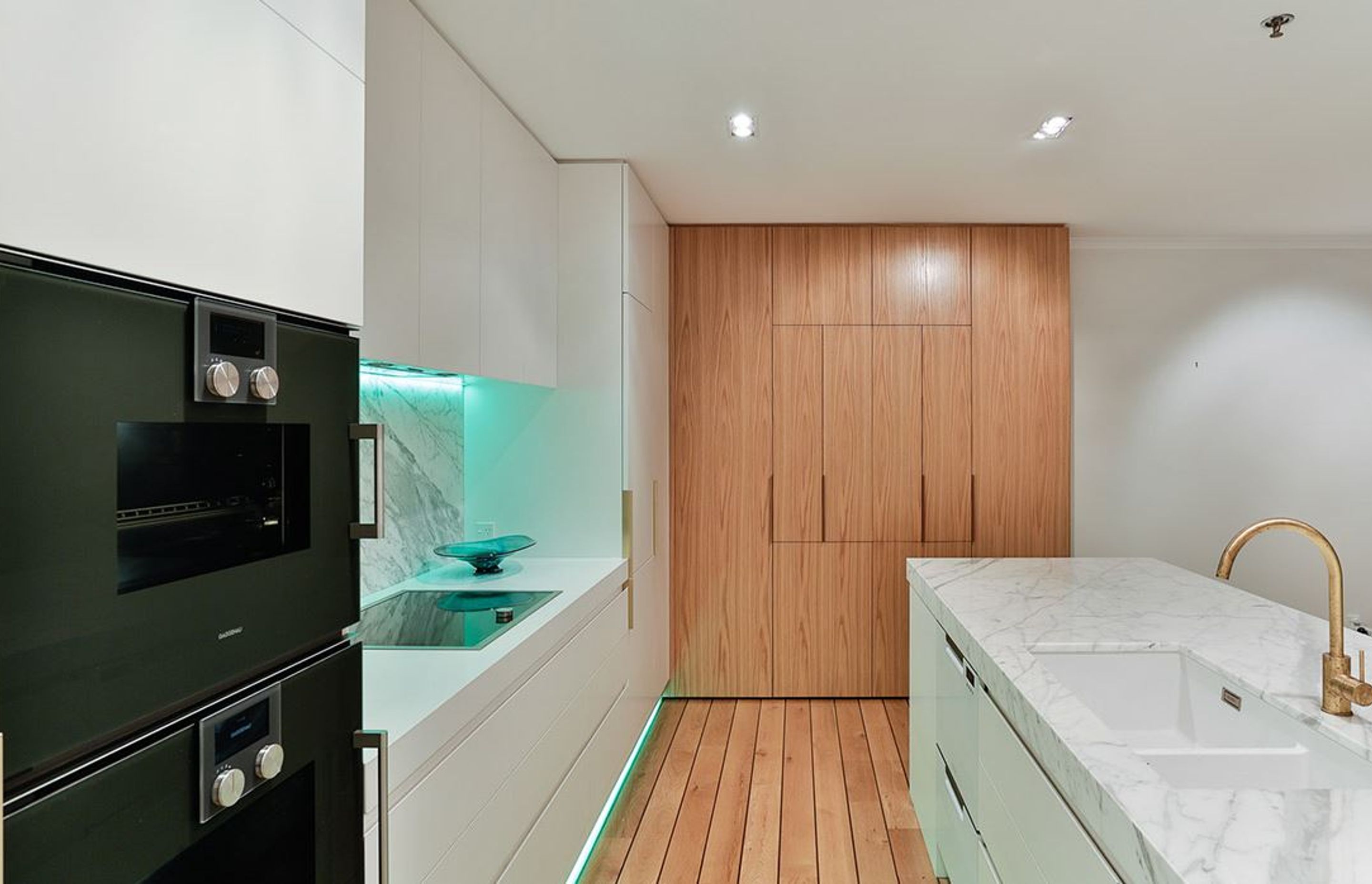 Solid American White Oak with Roasted Oak - Shiplap Flooring - Waterfront Apartment, Princes Wharf
