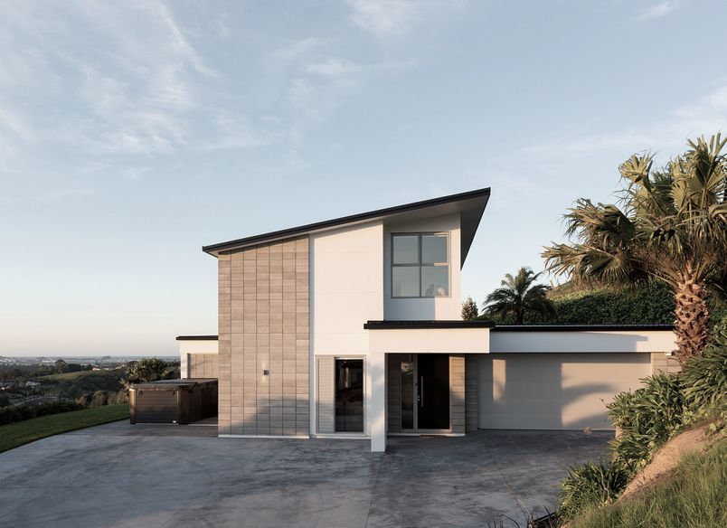 Welcome Bay Hill side home
