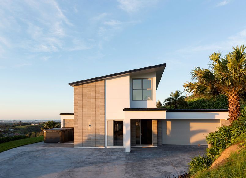Welcome Bay Hill side home