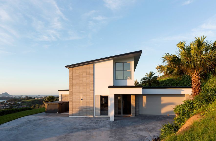 Welcome Bay Hill side home