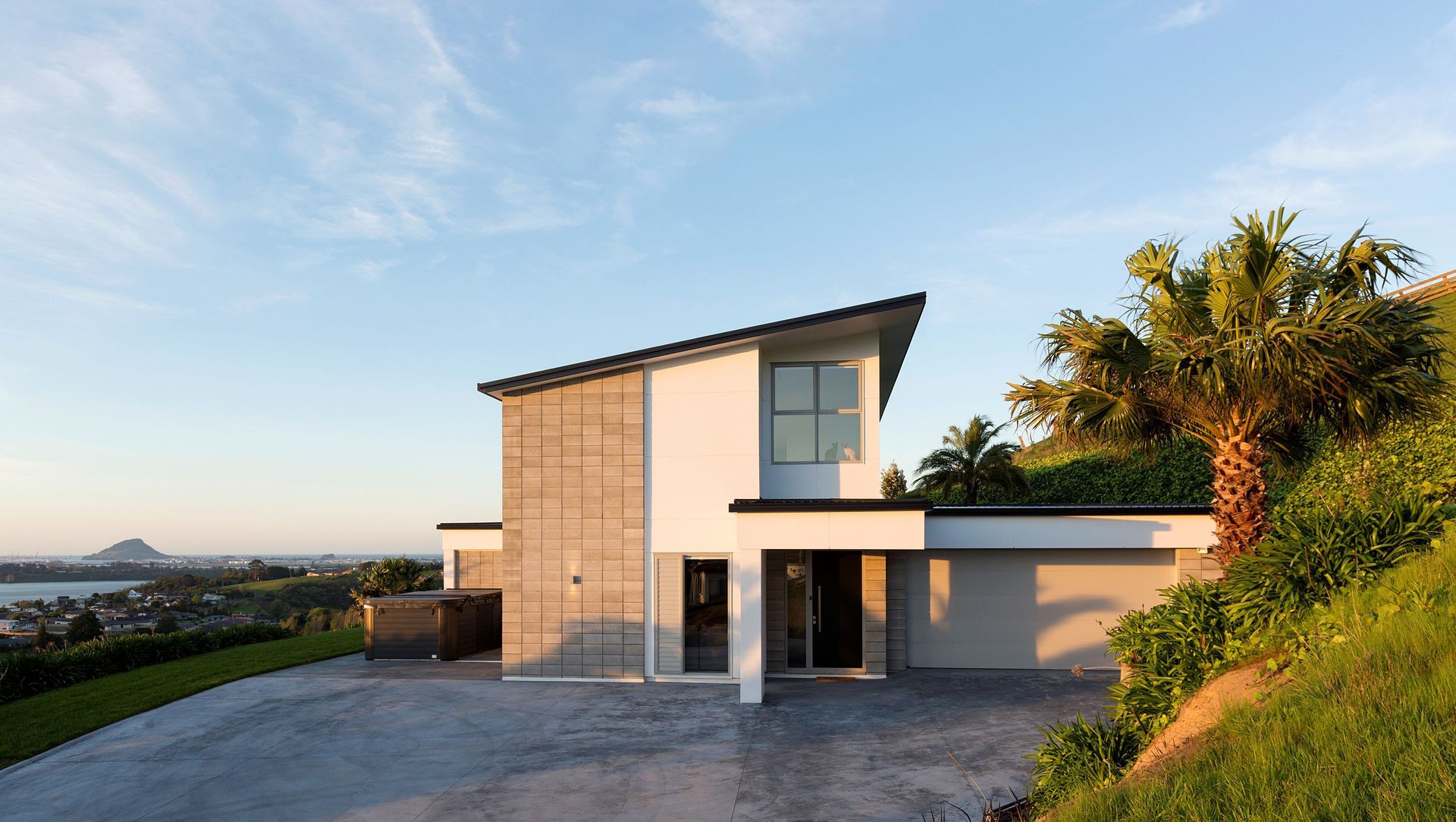 Welcome Bay Hill side home banner