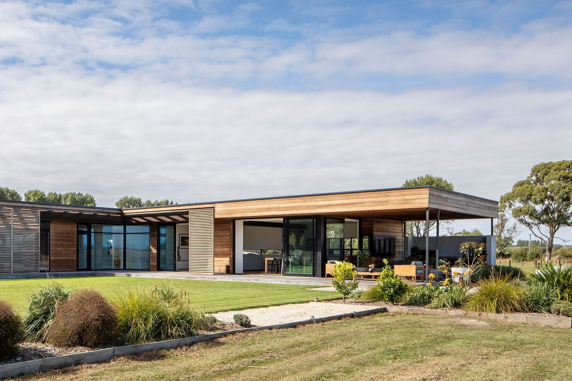 Facing north, Wings House has been laid out with strong sightlines and connections from both the indoors and out. 