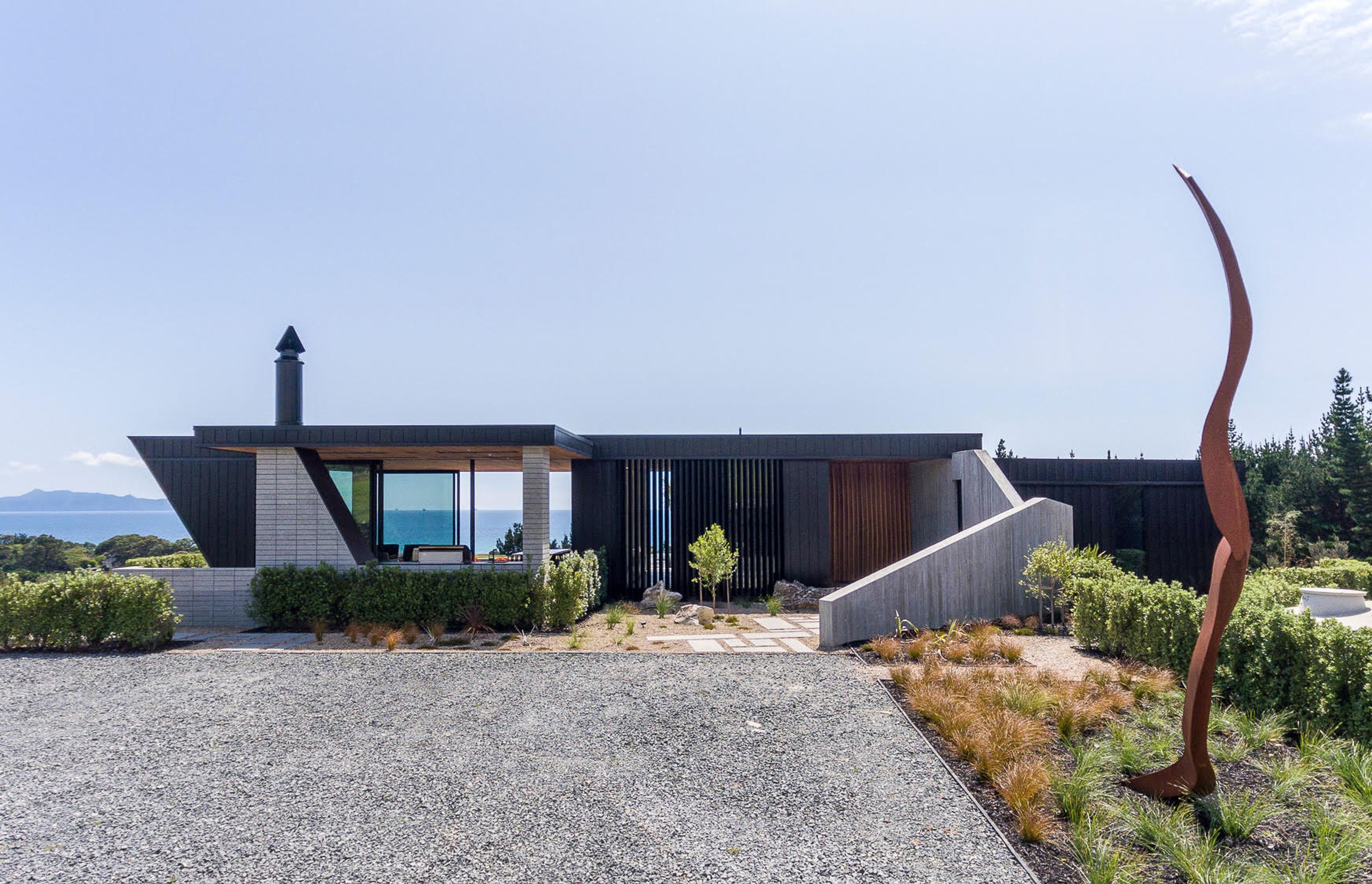 Approaching the house, an in situ concrete spine wall is the first element the visitor interacts with, its prime purpose to protect the entry from the prevailing wind.