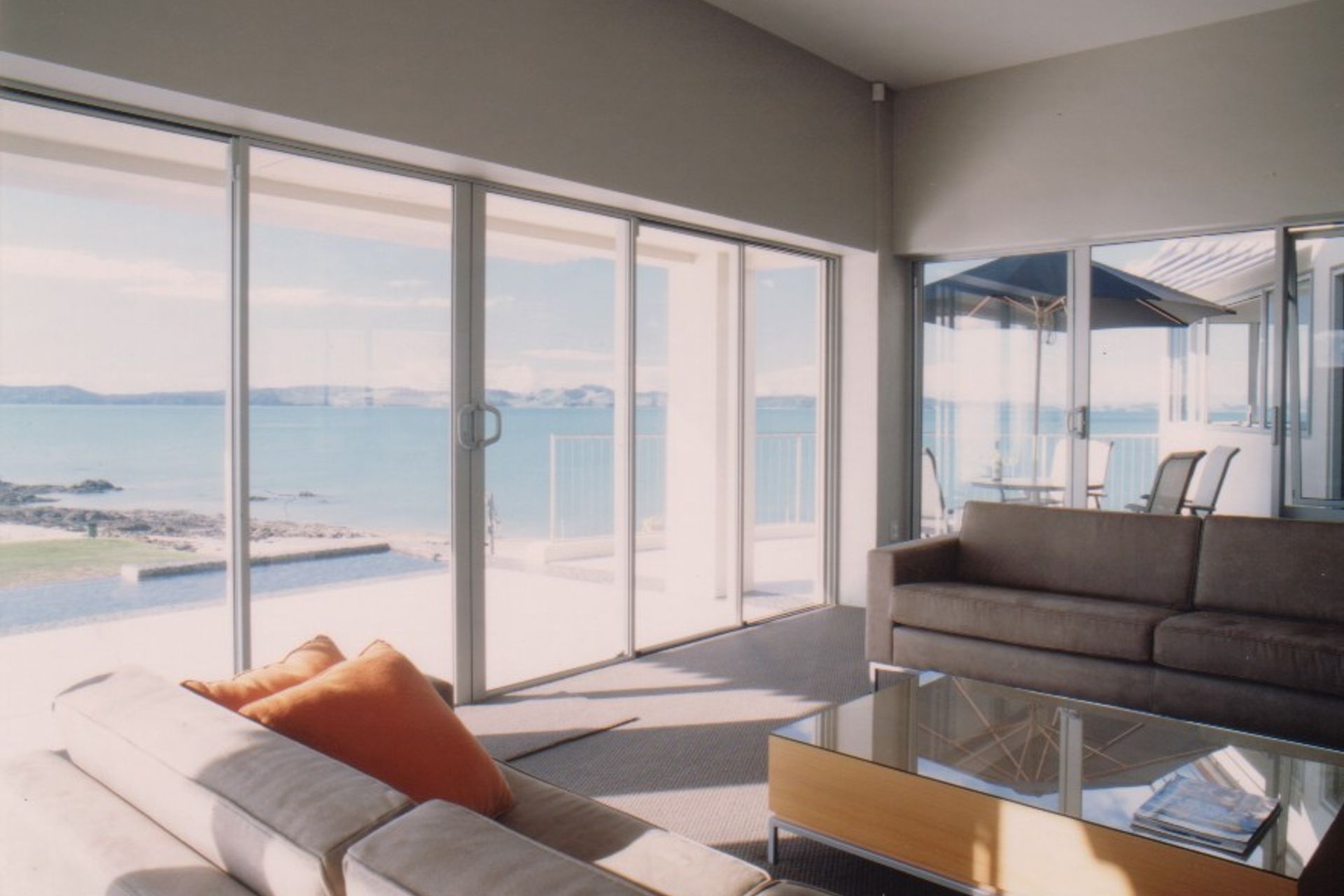 The main Living Room takes in all of the avialable views in complete comfort, sunlight is controlled by Louvre Tec horizontal screens. Interior Design by Gretl Lukas: Lukas Design