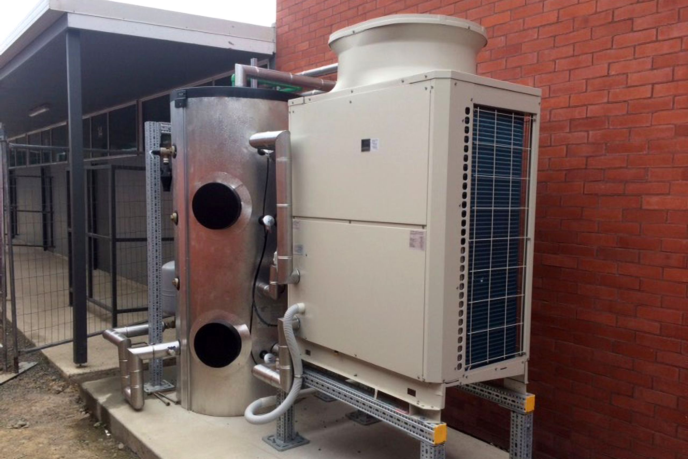 QAHV CO2 Hot Water Heat Pump for Commercial Applications