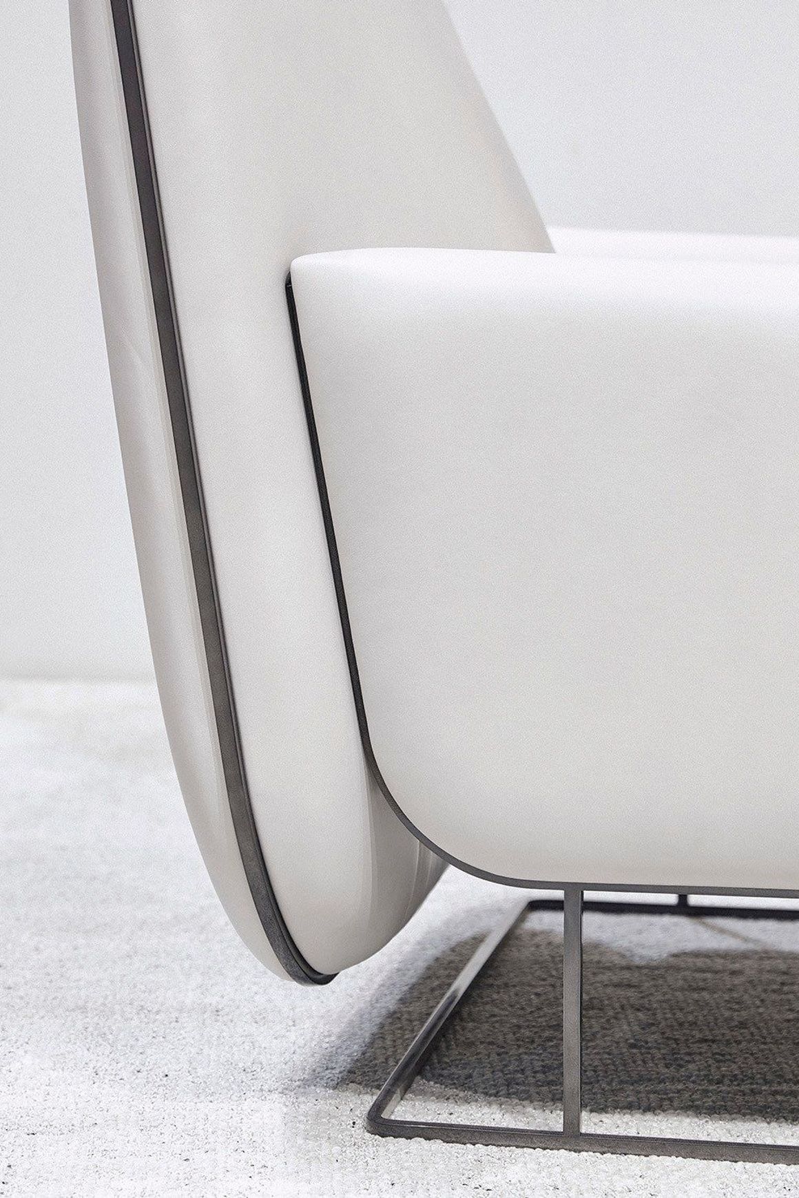 EJ115 Ovo Chair by Erik Jørgensen