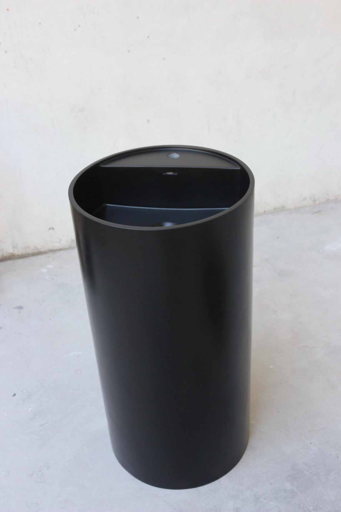 B1597-1 Freestanding Pedestal Basin