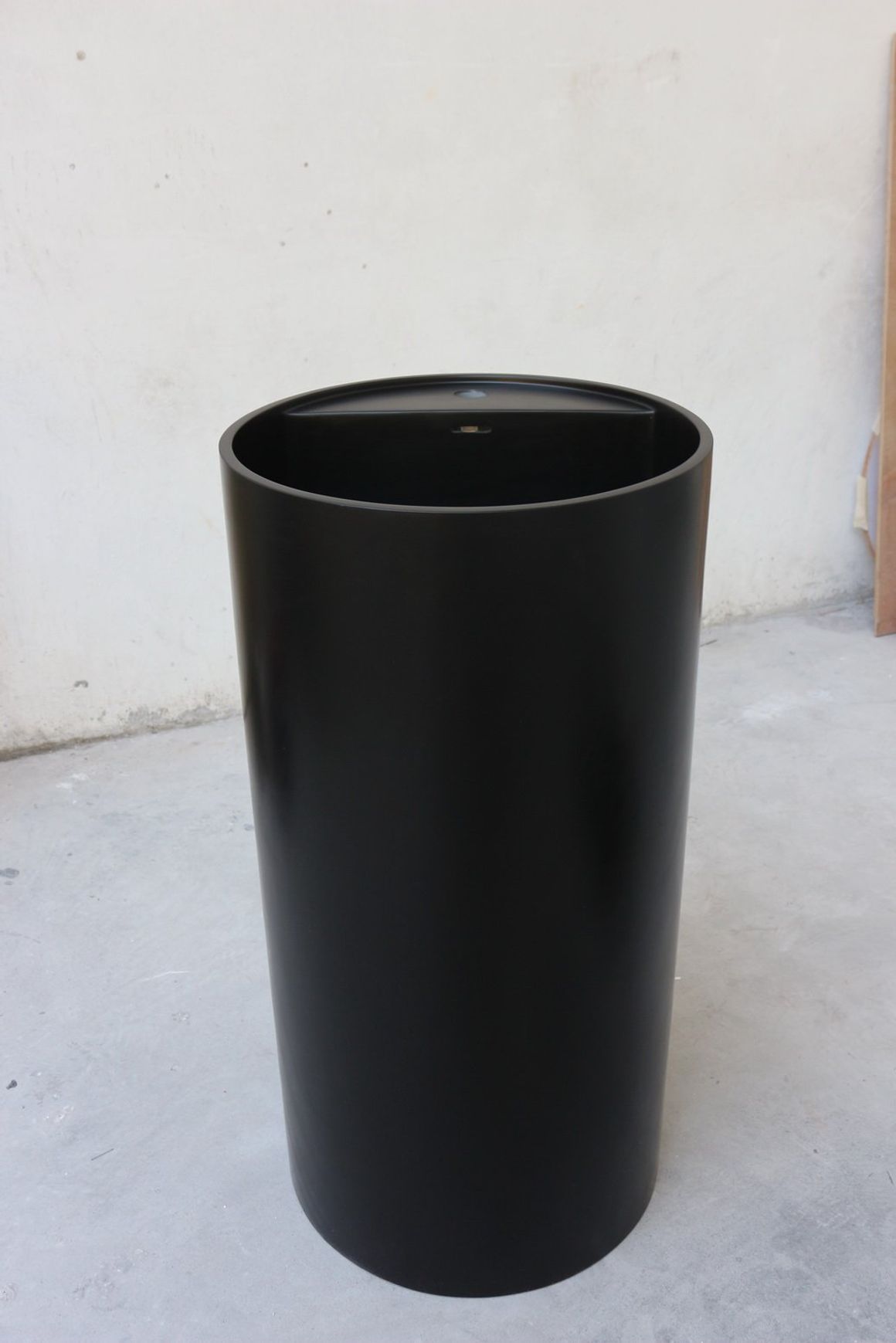 B1597-1 Freestanding Pedestal Basin