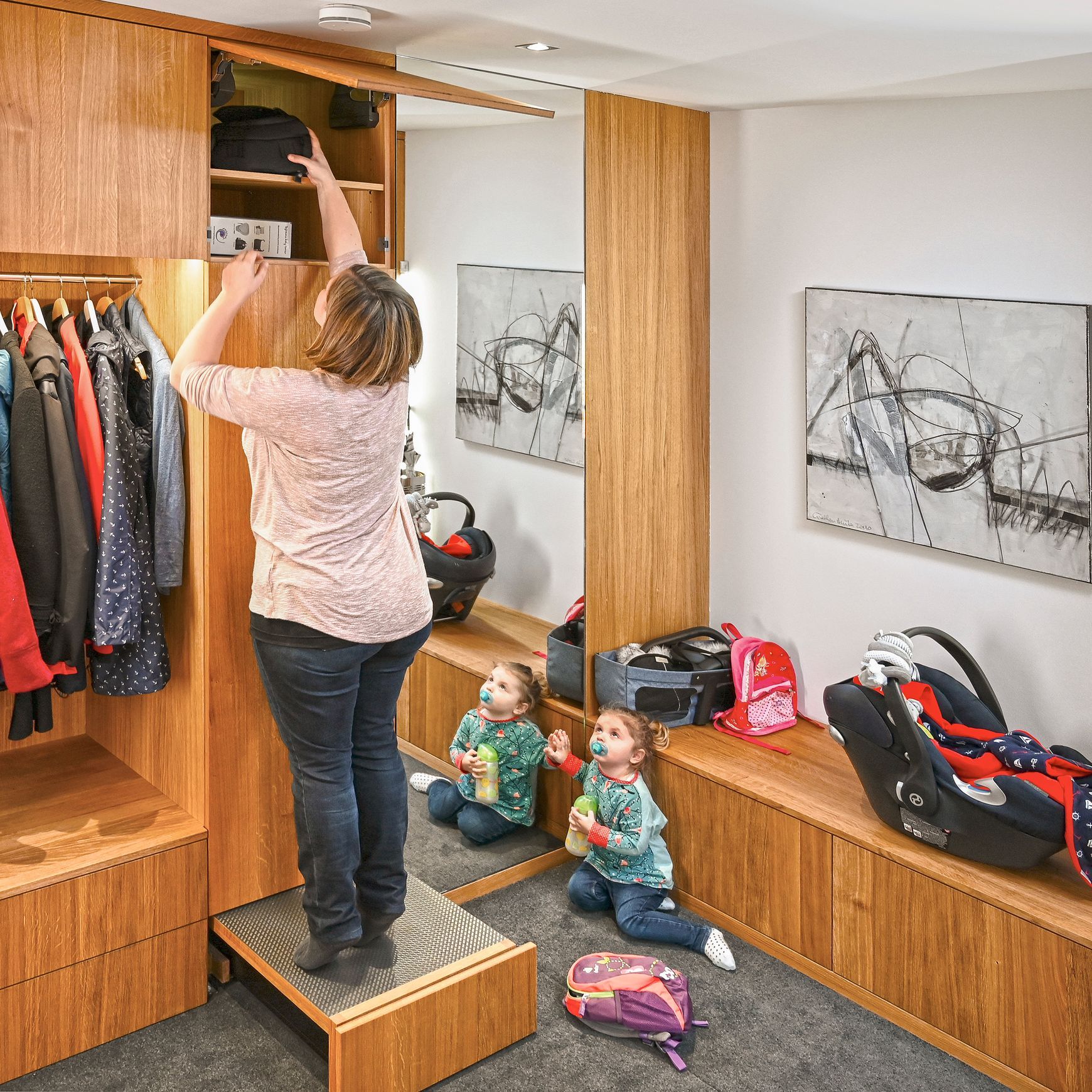 SPACE STEP - Cabinet Application