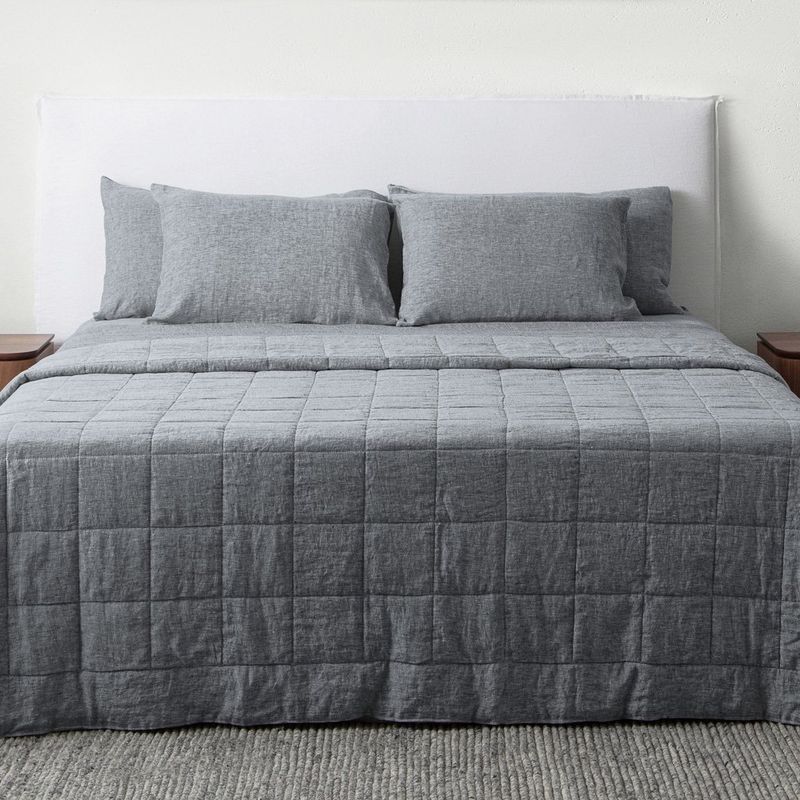 Wool-filled Linen Quilts