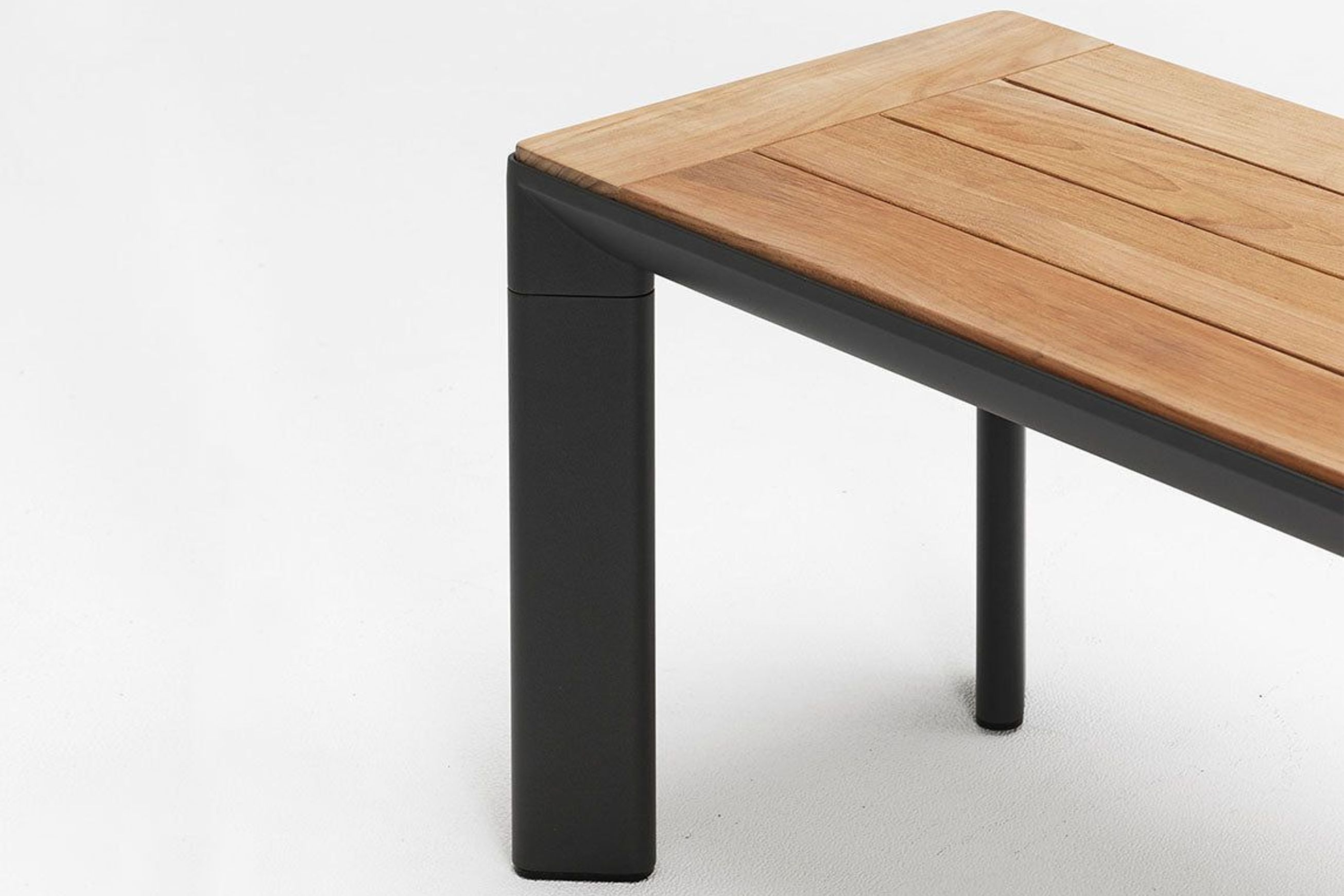 Addis | Aluminium Bench