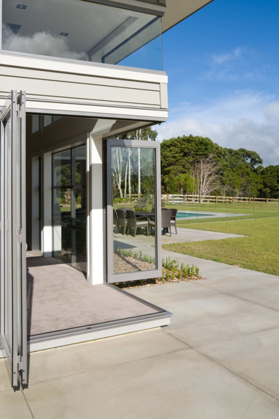 Corner Bifold Foldback® Doors
