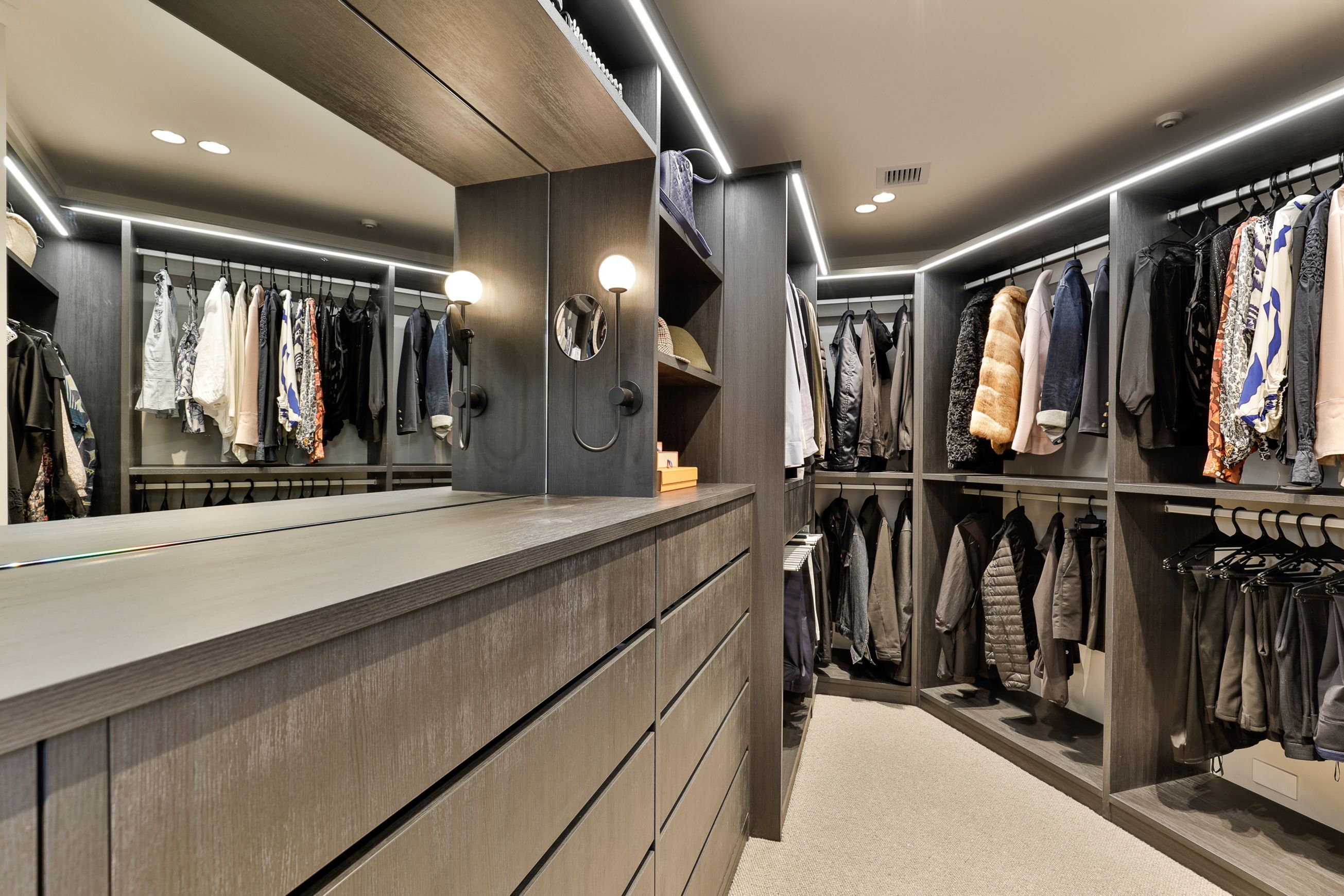 Custom Built In Wardrobe Systems