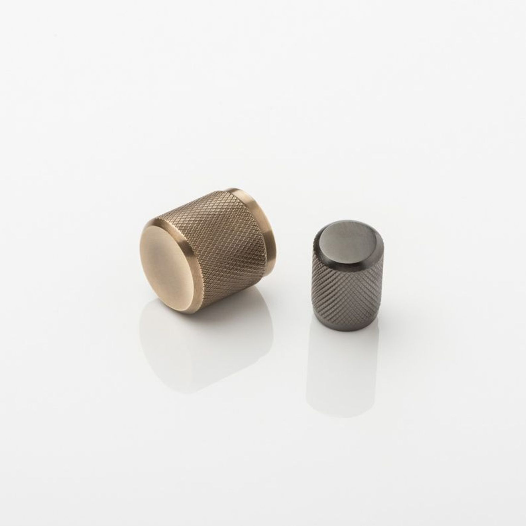 Joseph Giles Montgomery Linear Knurled Hardware Range